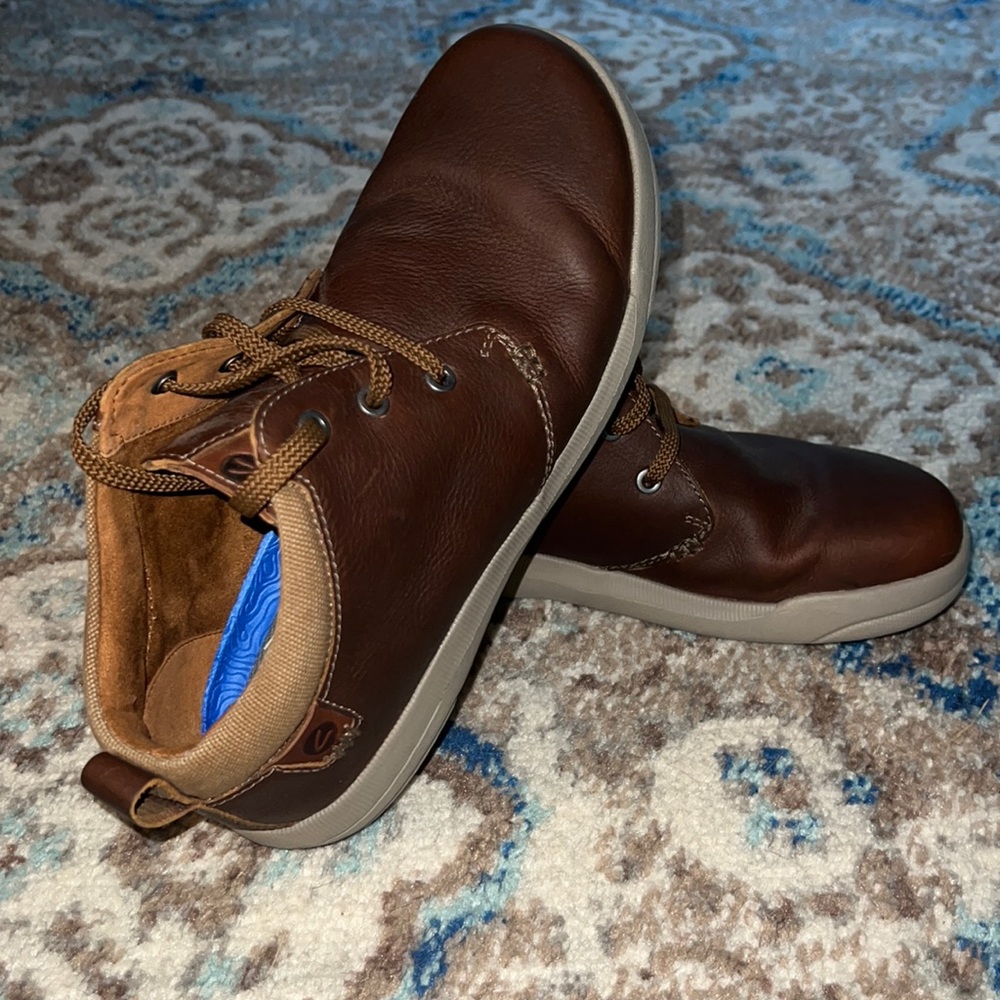 Men’s size 9 Clark’s